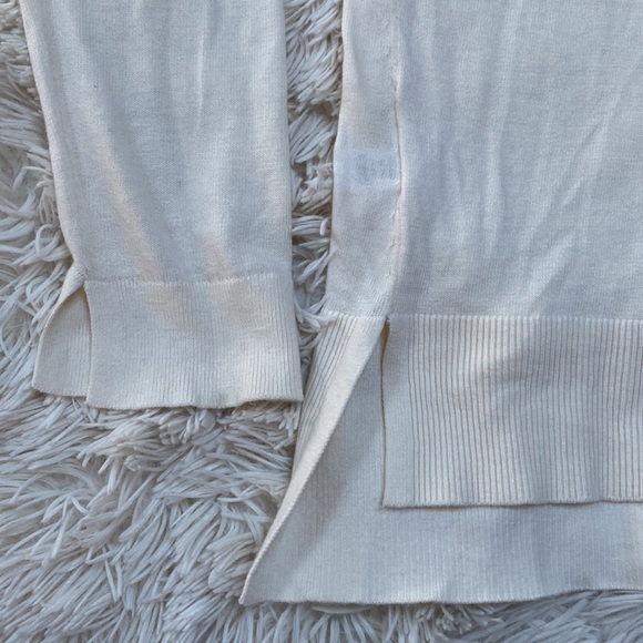 Loft V-neck Sweater 💗 Ivory - Picture 11 of 15